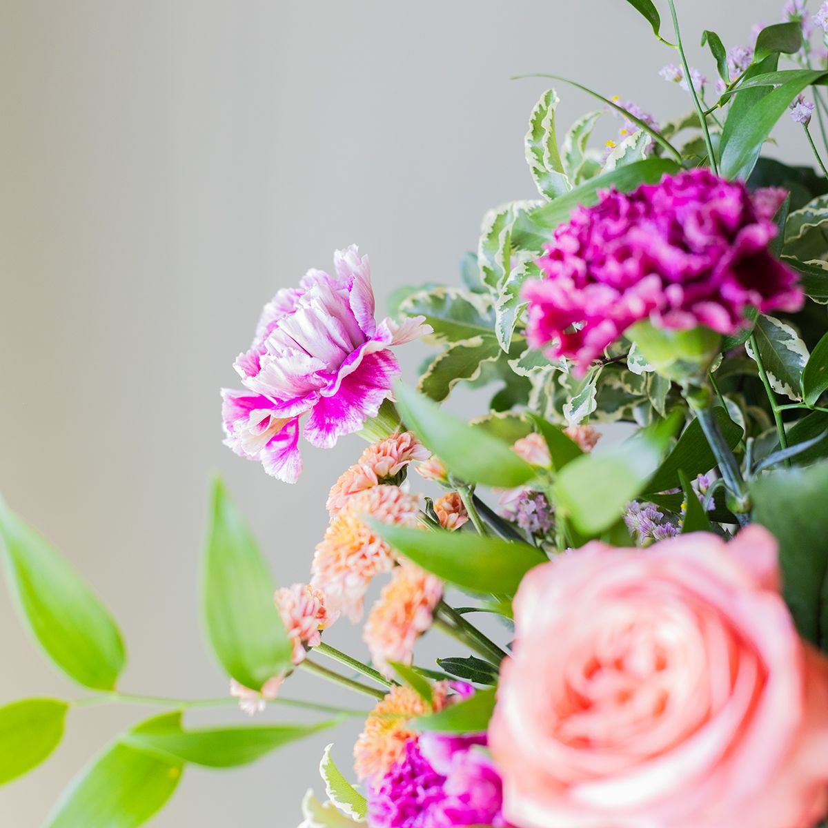 Jaipur - Ramo con Rosas y Crisantemos