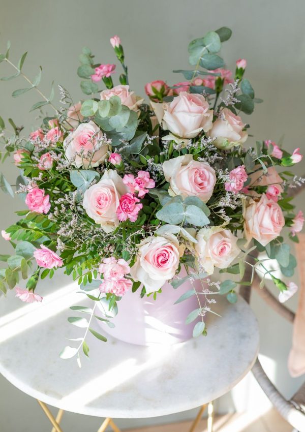 Arreglo premium de rosas rosas