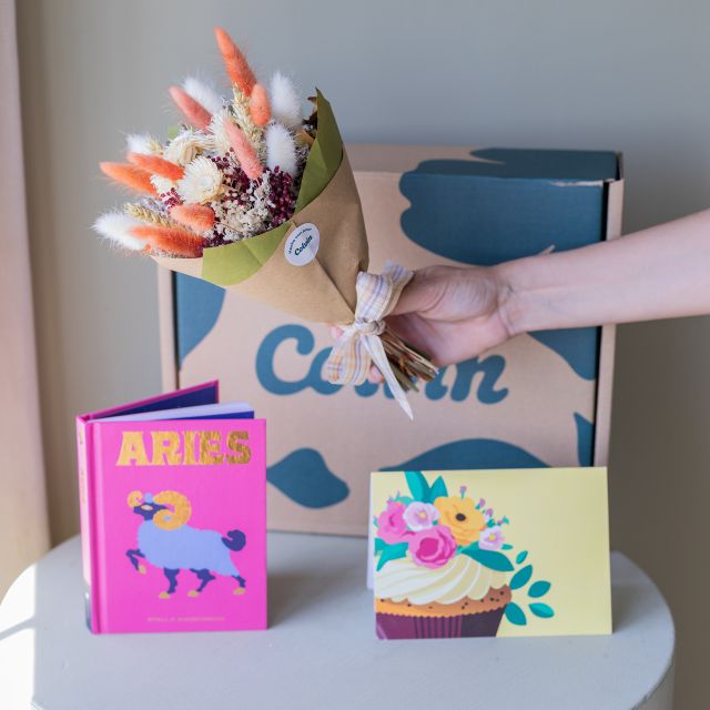 Pack Aries: Libro Horóscopo con Mini Ramo y Tarjeta