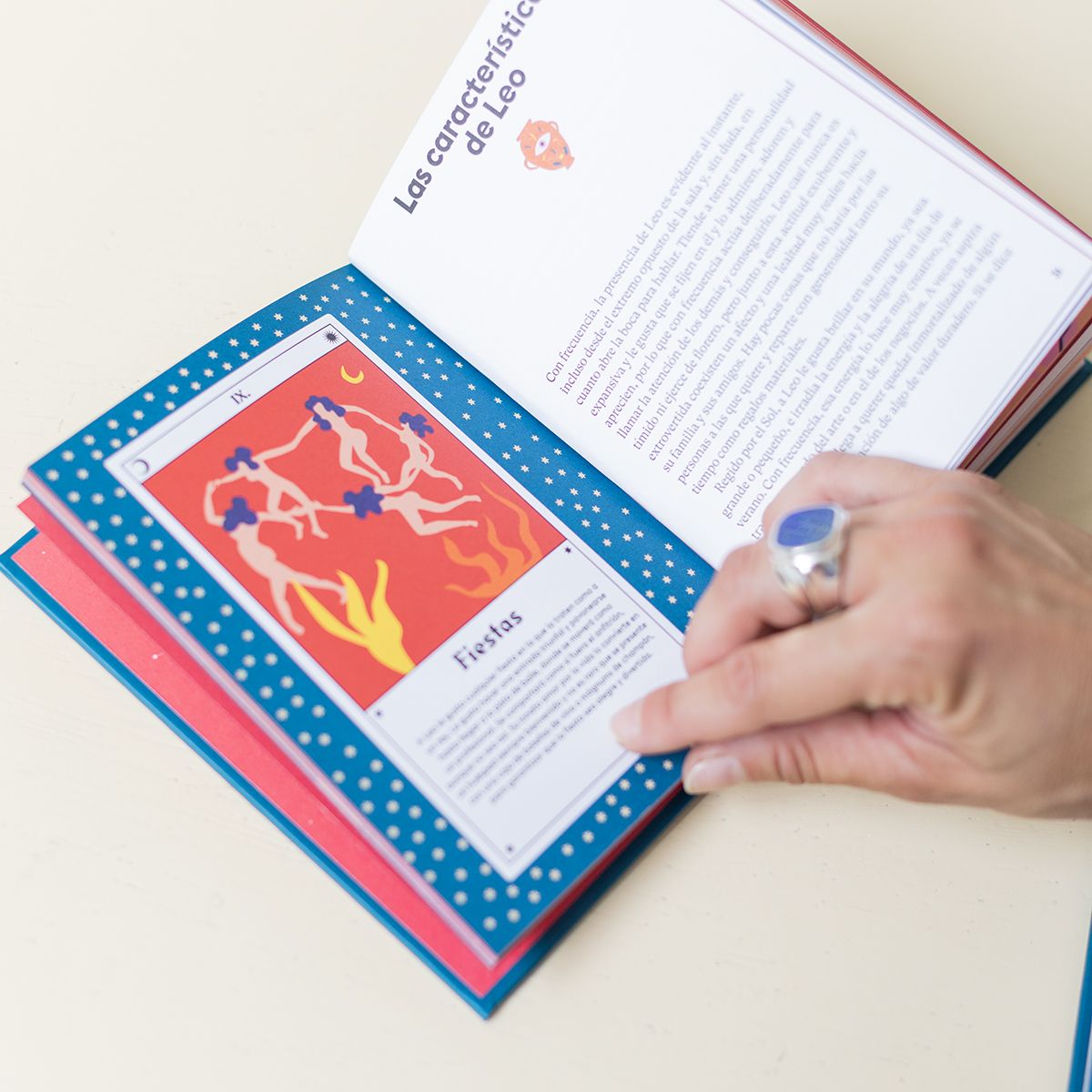 Pack Aries: Libro Horóscopo con Mini Ramo y Tarjeta