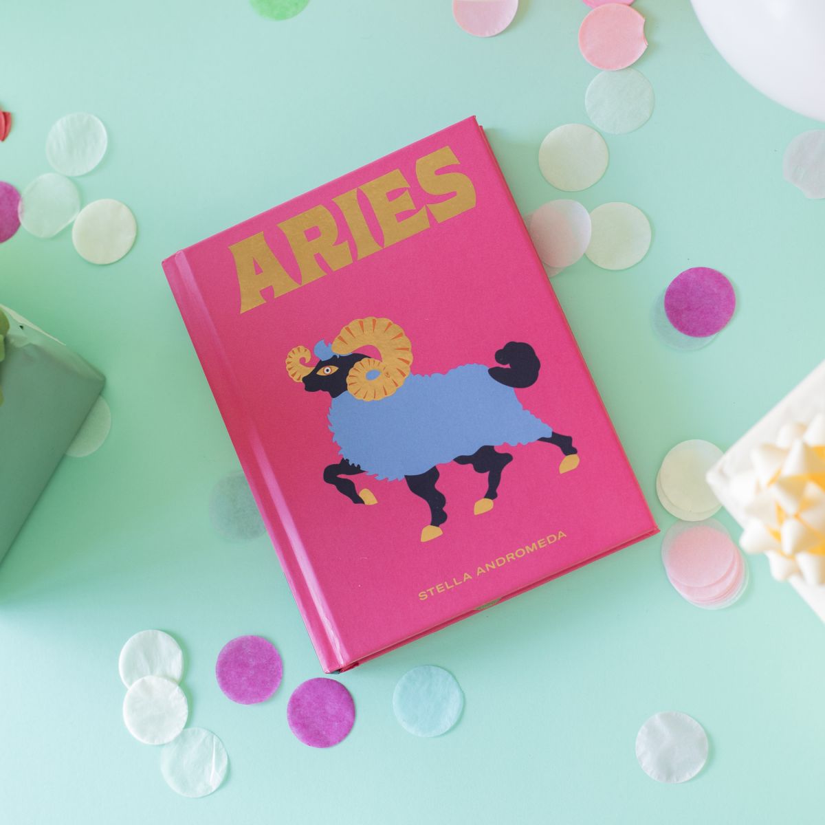Pack Aries: Libro Horóscopo con Mini Ramo y Tarjeta