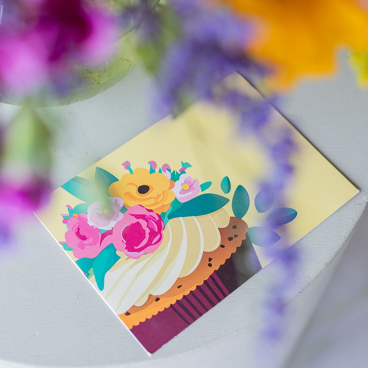 Pack Cumple: Girasoles con Jarrón y Tarjeta