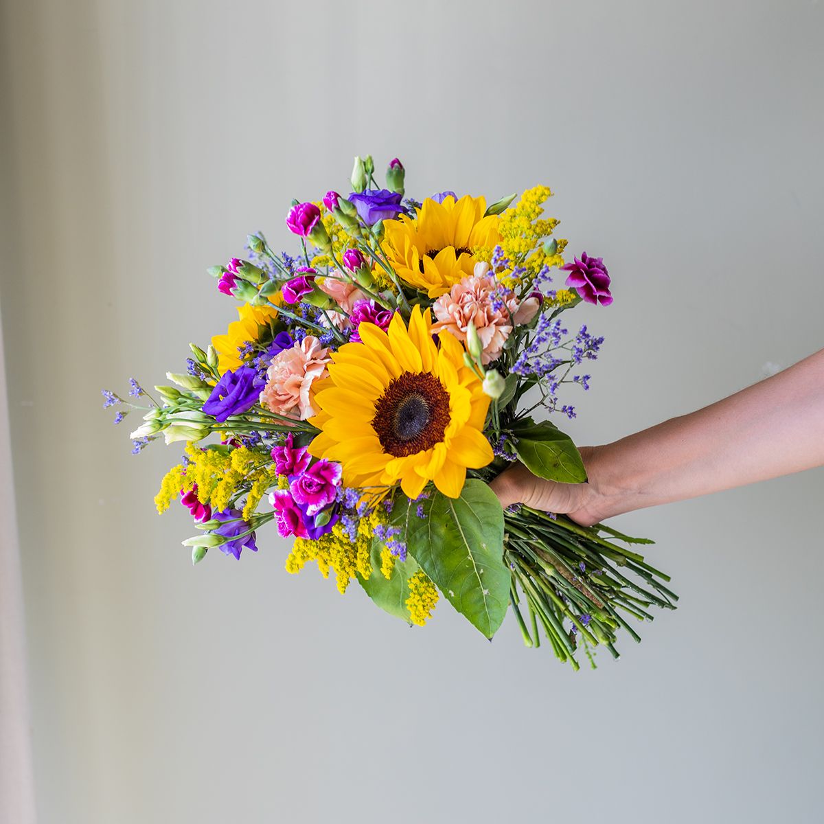 Pack Cumple: Girasoles con Jarrón y Tarjeta