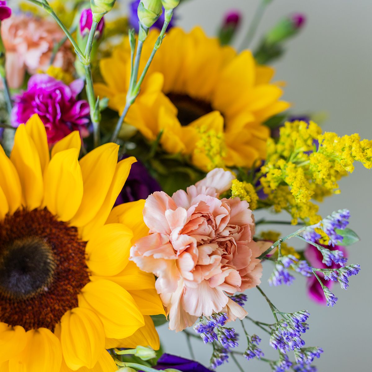 Pack Cumple: Girasoles con Jarrón y Tarjeta