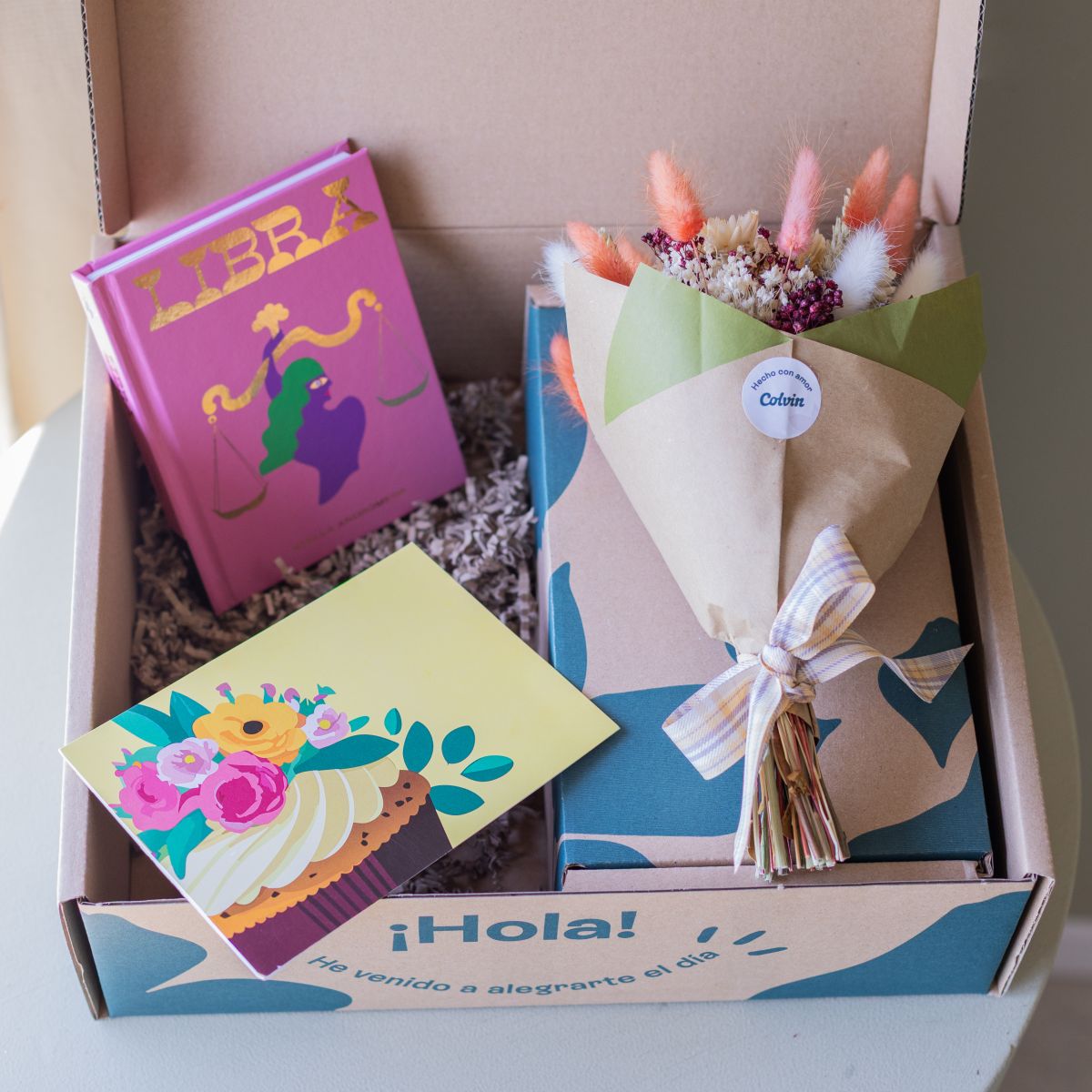 Pack Libra: Libro Horóscopo con Mini Ramo y Tarjeta