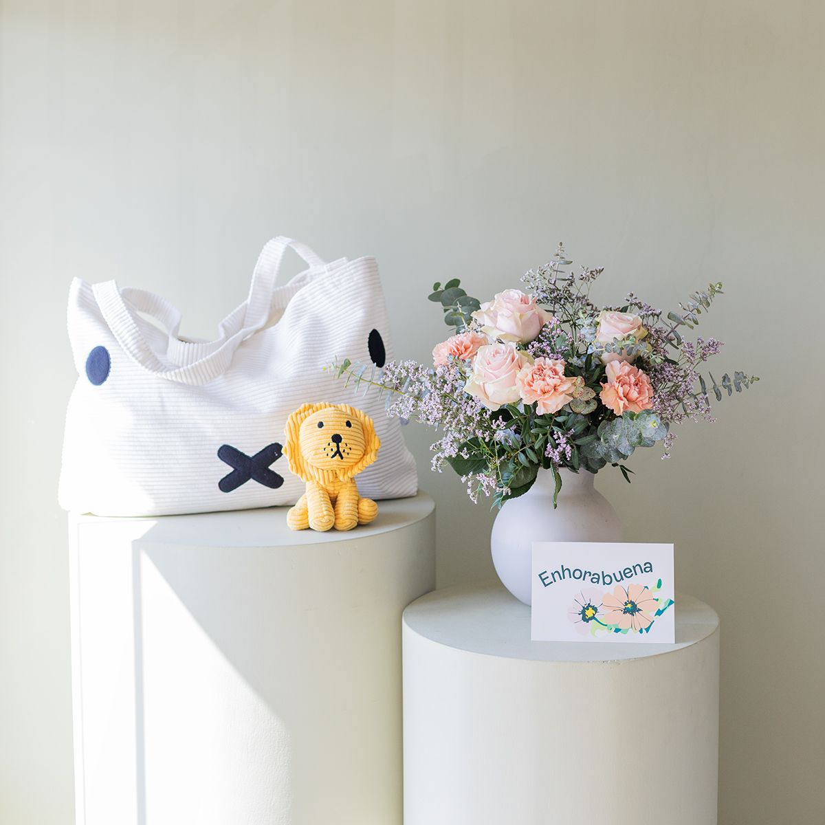 Pack Mamá: Flores, Peluche, Bolsa para Carrito y Tarjeta