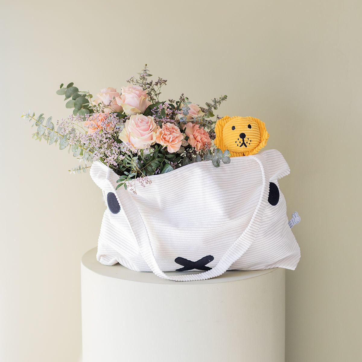 Pack Mamá: Flores, Peluche, Bolsa para Carrito y Tarjeta