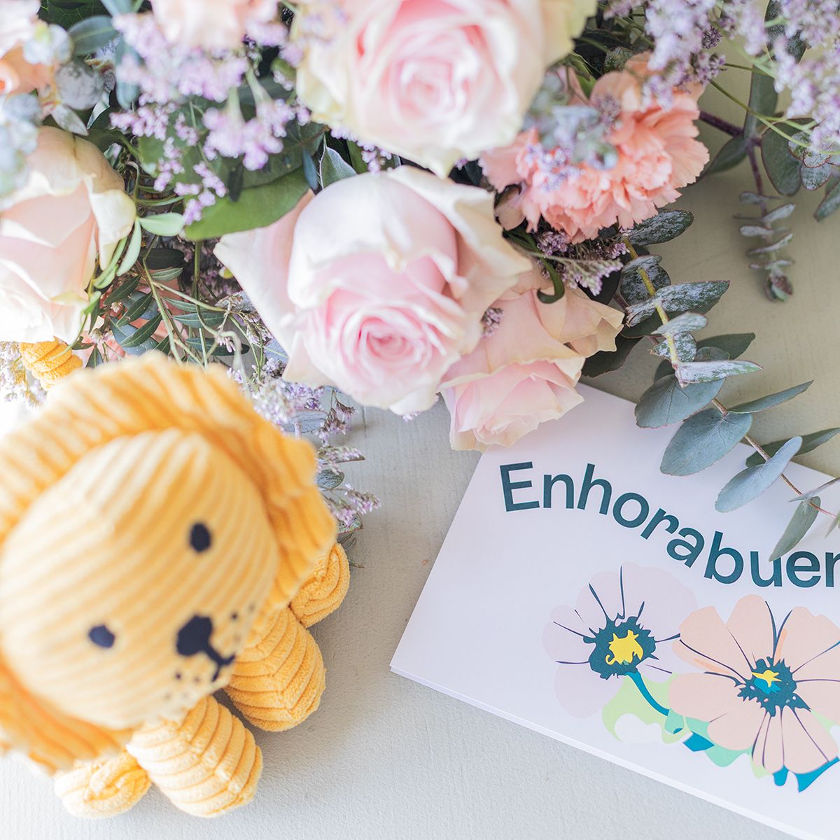 Pack Mamá: Flores, Peluche, Bolsa para Carrito y Tarjeta