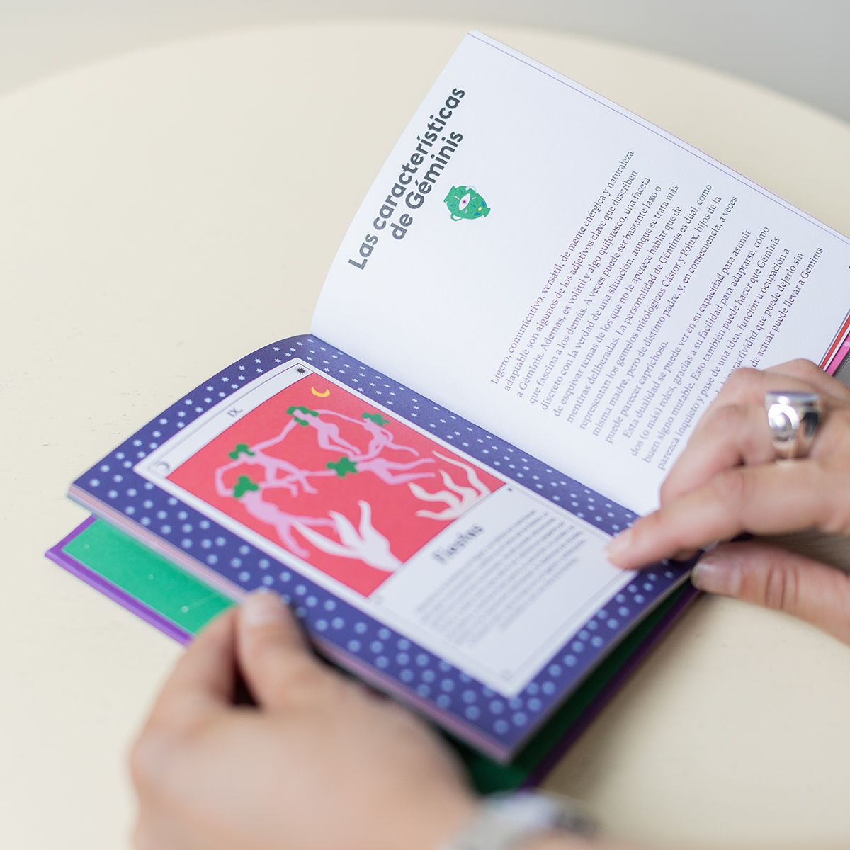 Pack Sagitario: Libro Horóscopo con Mini Ramo  y Tarjeta 