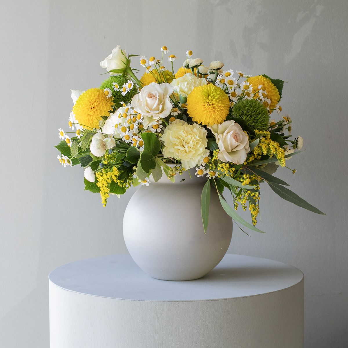 Rio - Jarrón con Rosas y Crisantemos